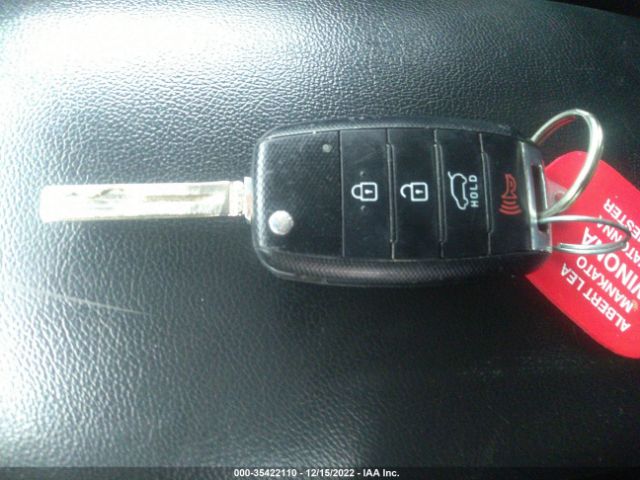 KNDJN2A27F7172575 KIA Soul Base