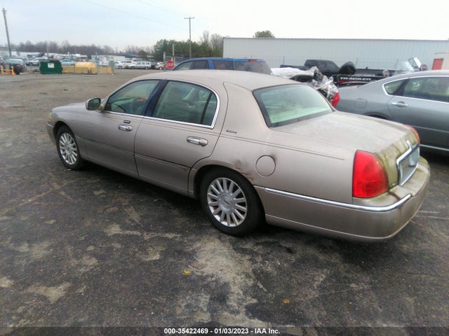 Lincoln Town Car Executive 2003 1LNHM81W03Y646312 Image 4