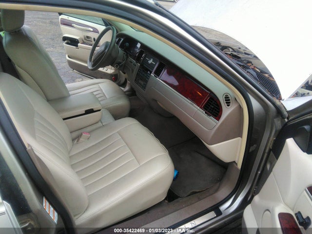 Lincoln Town Car Executive 2003 1LNHM81W03Y646312 Image 6