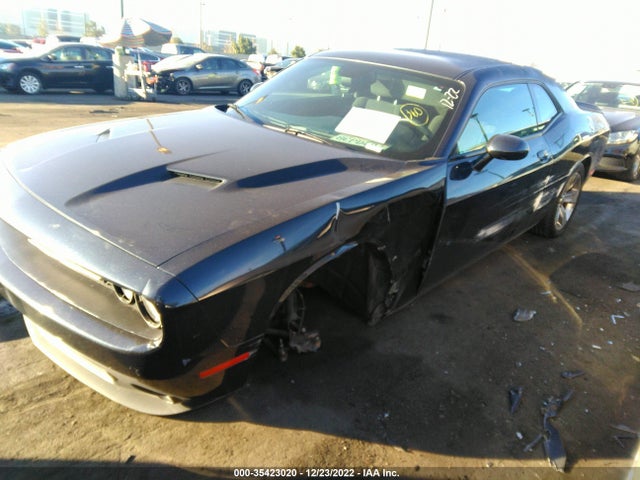 Dodge Challenger Sxt 2018 2C3CDZAG7JH242710 Image 2