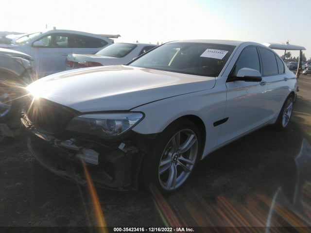BMW 7 Series 740i 2014 WBAYA6C5XED144565 Image 2