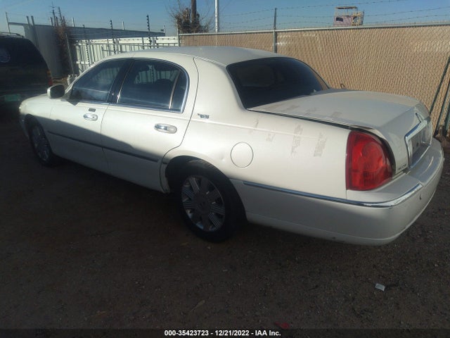 Lincoln Town Car 2005 1LNHM82W95Y625170 Image 4