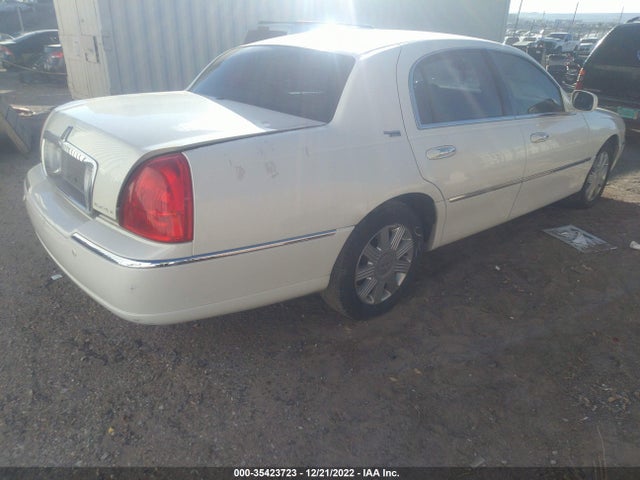 Lincoln Town Car 2005 1LNHM82W95Y625170 Image 5