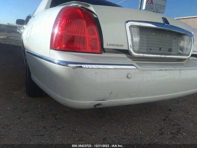 Lincoln Town Car 2005 1LNHM82W95Y625170 Image 7
