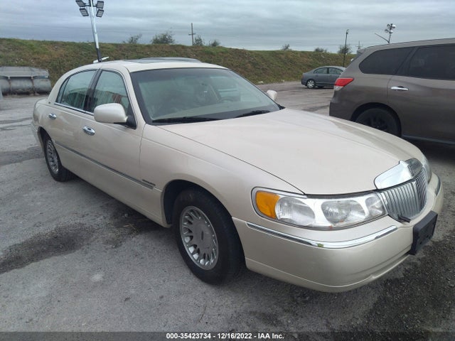 Lincoln Town Car Cartier 2000 1LNHM83W2YY907752 main image
