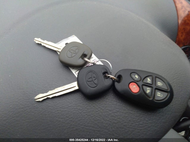 2010 TOYOTA SIENNA XLE VIN: 5TDYK4CC0AS311176