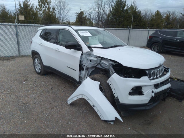 2022 Jeep Compass, VIN: 3C4NJCBB4NT139125