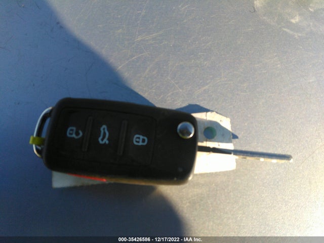 2014 Volkswagen Beetle, VIN: 3VW5L7AT0EM820806