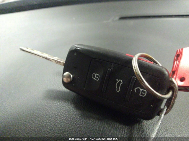 2014 Volkswagen Beetle, VIN: 3VWF17AT4EM643493