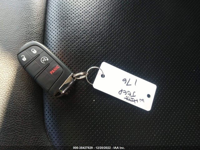2019 Jeep Compass, VIN: 3C4NJDCB8KT666682