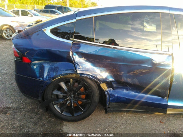 Tesla Model X 75d/100d/p100d 2018 5YJXCDE2XJF121547 Image 8