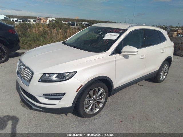 Lincoln MKC 2019 5LMCJ2C94KUL04176 Image 2