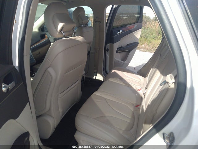 Lincoln MKC 2019 5LMCJ2C94KUL04176 Image 8