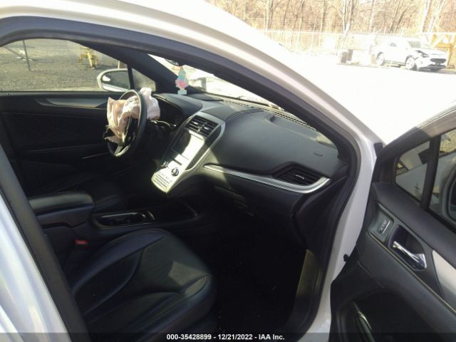 5LMCJ1C94GUJ26903 Lincoln Mkc Premier