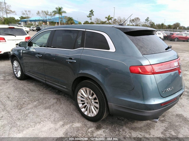 Lincoln MKT 2010 2LMHJ5FR9ABJ17207 Image 3