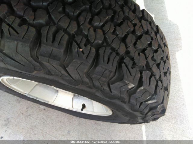 1J4FA59S92P776933 Jeep Wrangler Sahara