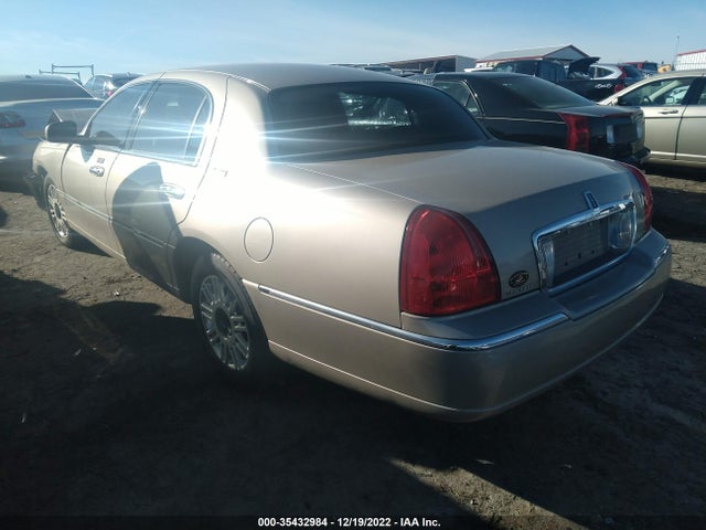 Lincoln Town Car 2011 2LNBL8CVXBX766162 Image 3