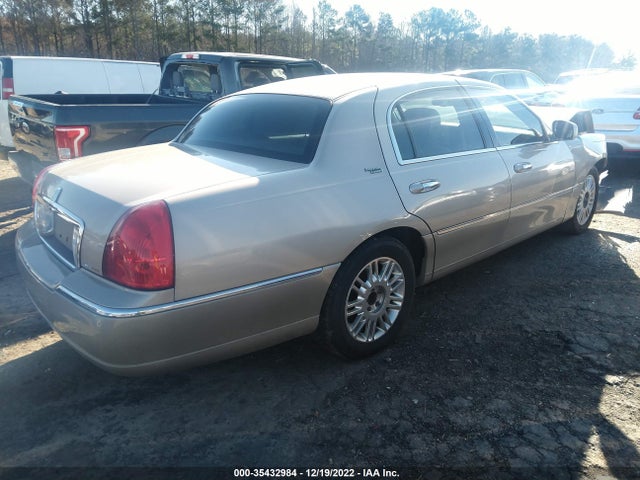 Lincoln Town Car 2011 2LNBL8CVXBX766162 Image 4
