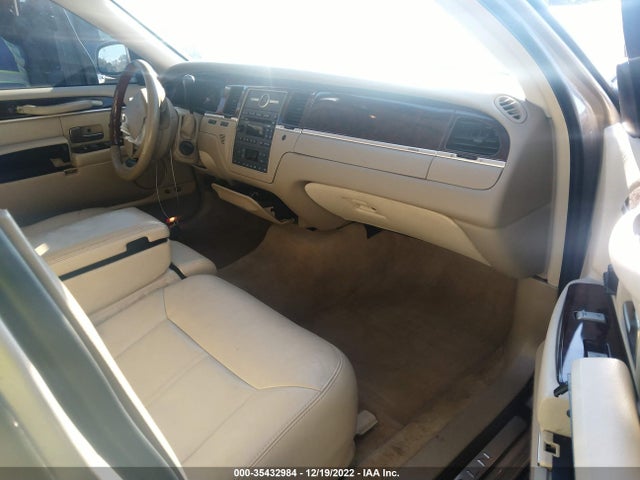 Lincoln Town Car 2011 2LNBL8CVXBX766162 Image 5