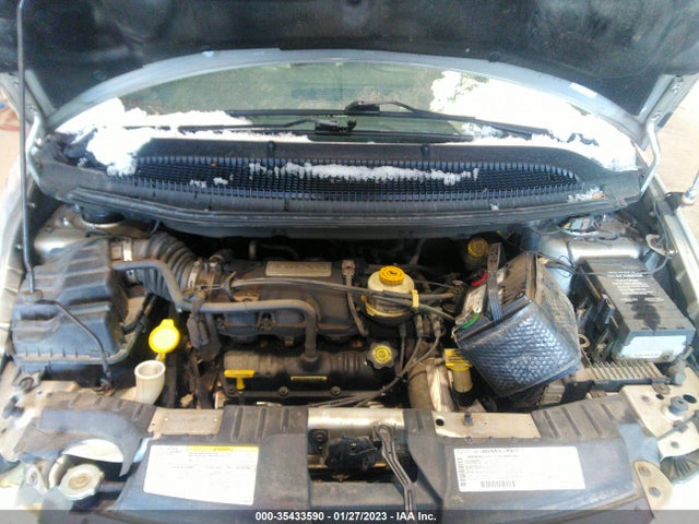 2002 CHRYSLER TOWN & COUNTRY LIMITED VIN: 2C8GP64L52R657143