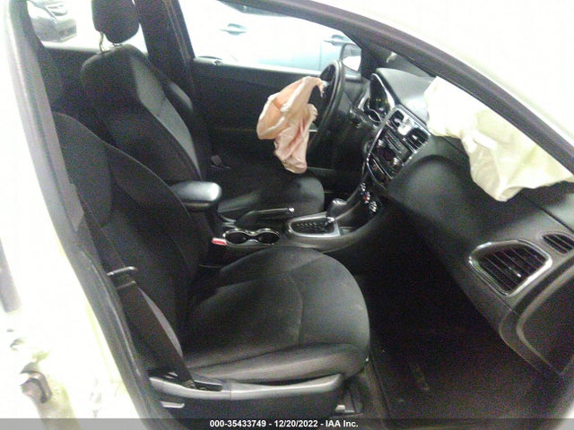 1C3CCBAB0EN143402 Chrysler 200 LX
