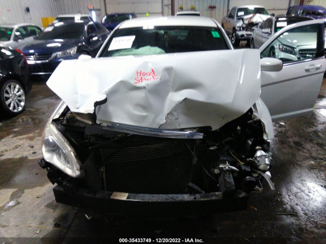 1C3CCBAB0EN143402 Chrysler 200 LX