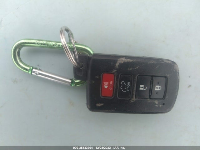 2017 TOYOTA RAV4 XLE VIN: 2T3RFREV9HW675979