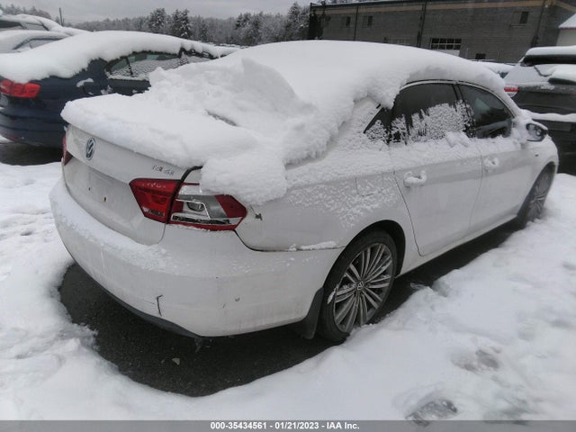 1VWBT7A32FC013080 Volkswagen Passat 1.8t Sport