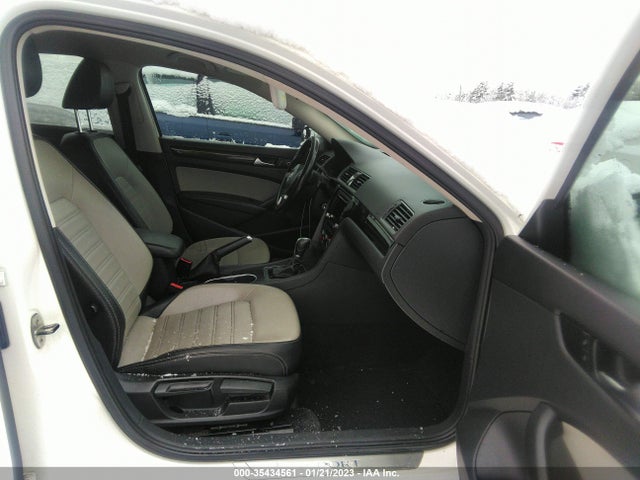 1VWBT7A32FC013080 Volkswagen Passat 1.8t Sport