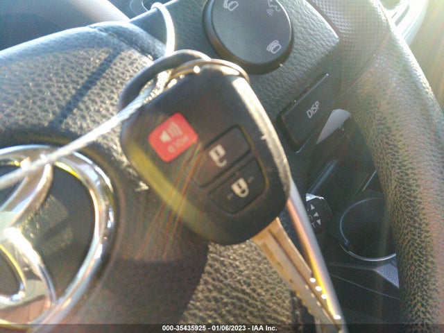 2015 Toyota RAV4, VIN: JTMRFREV2FJ047645