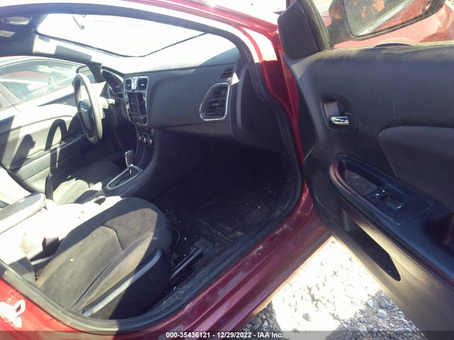 Chrysler 200 2014 1C3CCBAB7EN214028 Image 38
