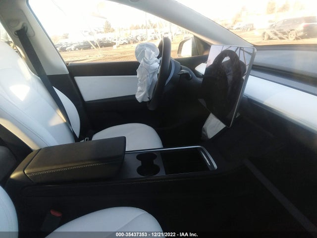 Tesla Model Y Long Range 2022 7SAYGDEE2NF382599 Image 5