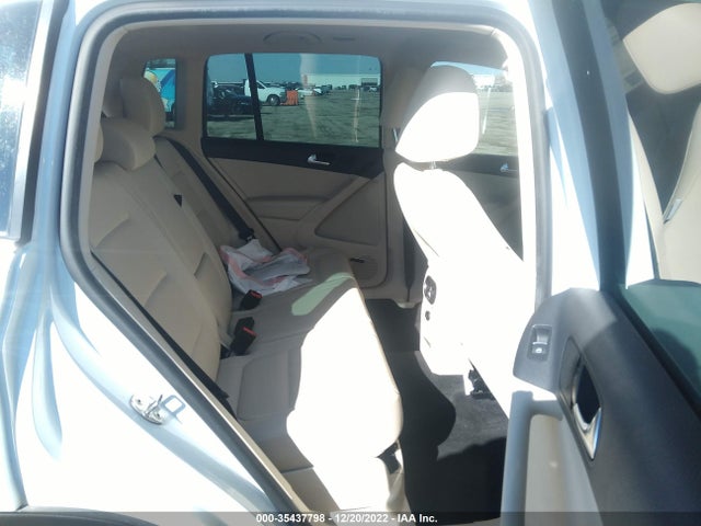 WVGBV7AX8FW555083 Volkswagen Tiguan Sel