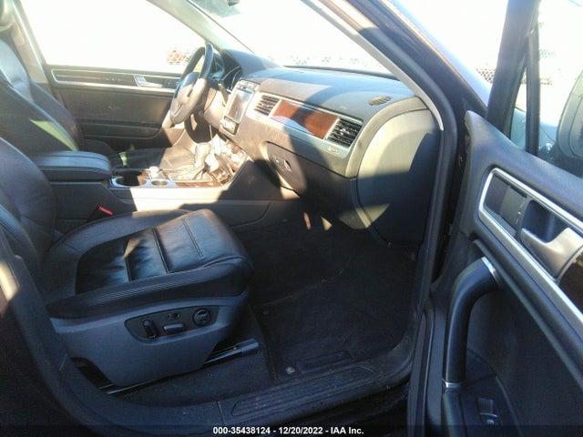 2016 Volkswagen Touareg, VIN: WVGEF9BP0GD003076