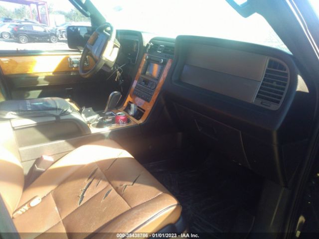 5LMJJ2H52BEJ00516 Lincoln Navigator