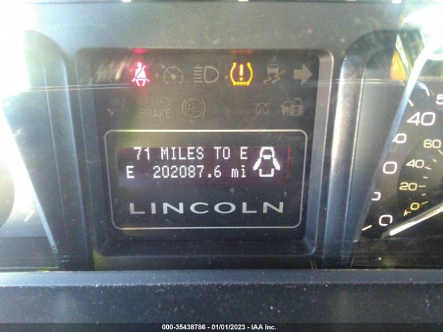 5LMJJ2H52BEJ00516 Lincoln Navigator