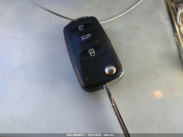WVGAV7AX8HK033849 Volkswagen TIGUAN