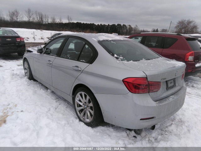 2017 BMW 3 Series, VIN: WBA8E5G56HNU22322