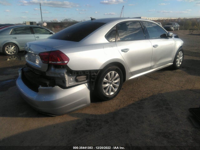 1VWAS7A3XFC013066 Volkswagen Passat 1.8t Wolfsburg Ed