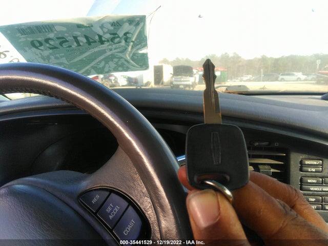Lincoln Continental 2002 1LNHM97V12Y614911 Image 3