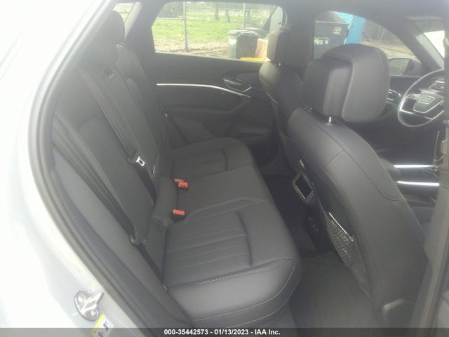 2022 Audi e-tron, VIN: WA1LABGE1NB043629