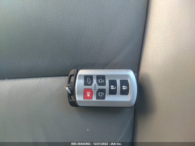 Toyota Sienna Xle Auto Access 2017 5TDYZ3DC4HS842038 Image 3