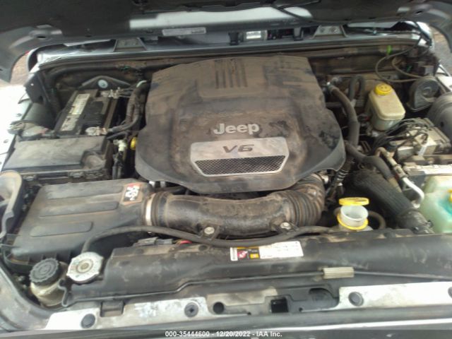 1C4GJWBG2EL318300 Jeep Wrangler Sahara