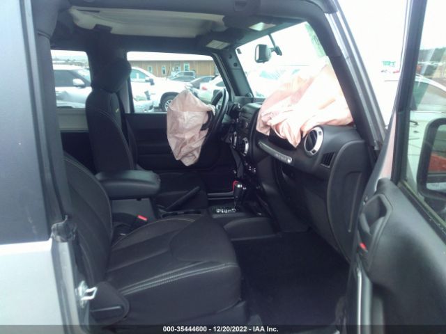 1C4GJWBG2EL318300 Jeep Wrangler Sahara