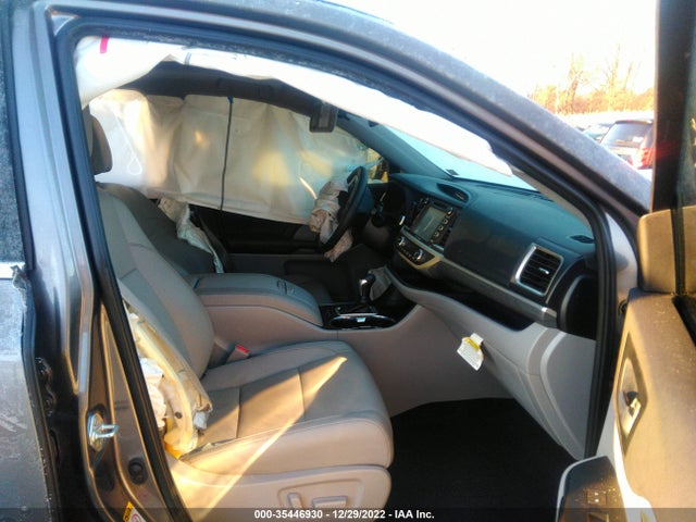 2019 Toyota Highlander, VIN: 5TDDGRFH4KS074570