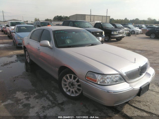 Lincoln Town Car Signature 2006 1LNHM81V16Y646928 main image