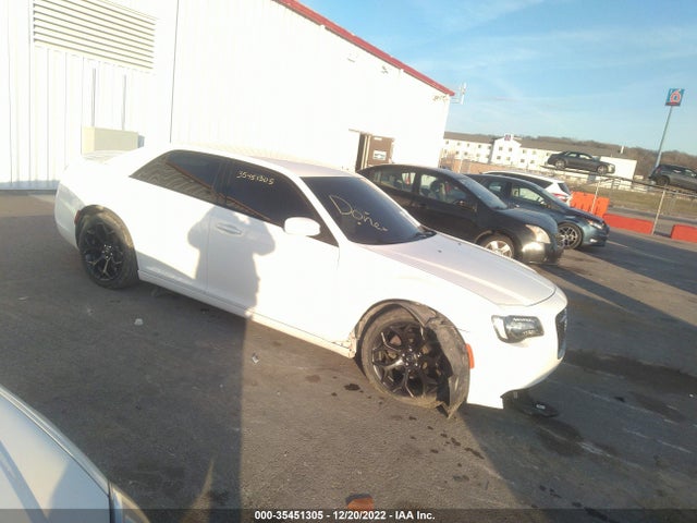 2C3CCABG8KH562588 - Chrysler 300 2019