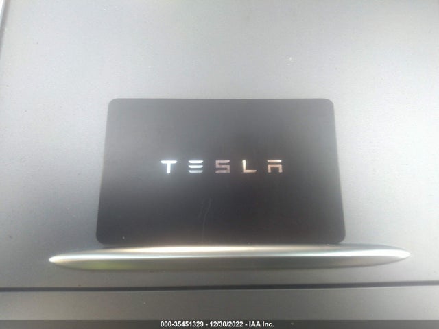 2022 Tesla Model Y, VIN: 7SAYGDEF9NF510572