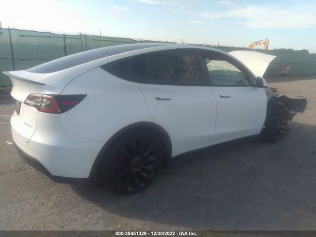 2022 Tesla Model Y, VIN: 7SAYGDEF9NF510572