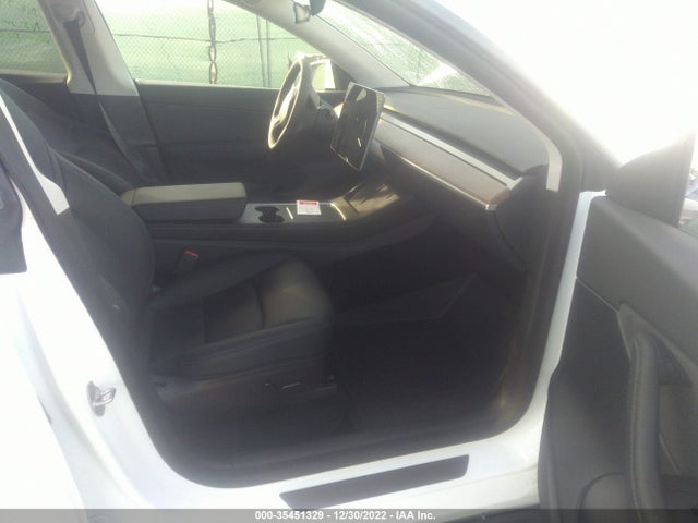 2022 Tesla Model Y, VIN: 7SAYGDEF9NF510572
